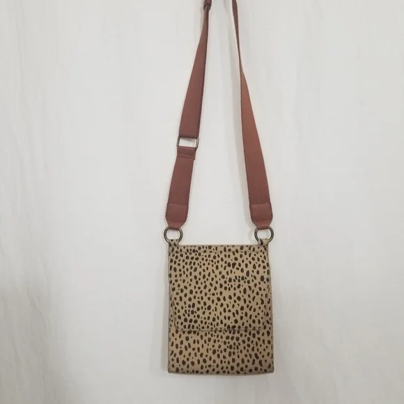 Universal Thread Cheata crossbody - Picture 1 of 8